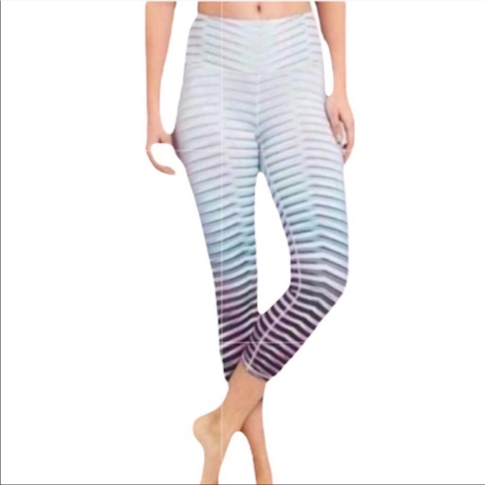 Athleta Chaturanga Capri Prism Ombré Legging | Medium